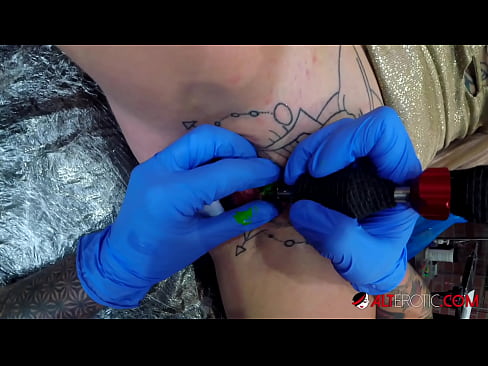 ❤️ Sully Savage mai tsananin jarfa ta yi tattoo a kan kwarin ta ❤️❌ Labaran batsa ❤